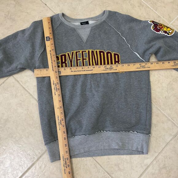Harry Potter Gryffindor Fleece  Gray Sweatshirt Adult Small Universal Studios - Picture 7 of 11